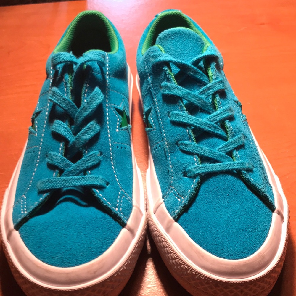 Size 1.5y turquoise blue suede converse all stars